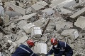 V Marseille sa zrútili dve budovy: Pod ruinami našli telo muža