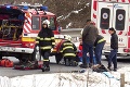 Auto sa zrútilo zo svahu: Pri obci Teplička museli zasahovať aj záchranári