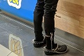 Obľúbená obuv, ktorú nosia tisícky Slovákov, s novým dizajnom: Uvidíte fotku, poviete si, že sa museli zblázniť!
