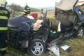 Vážna nehoda v Banskobystrickom kraji: Auto narazilo do stromu, vodička († 58) podľahla zraneniam