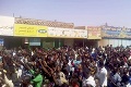 Sudánska polícia ignorovala výzvy armády: Proti demonštrantom použila slzotvorný plyn