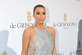 Kardashianka sa predviedla v Cannes: Uff, to sa ostrihala na ježka?!