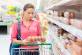 Brusel zrušil 2,5-percentný odvod pre obchody: Budeme kupovať lacnejšie potraviny?