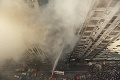 Požiar kancelárskej budovy v Bangladéši: Počet obetí stúpol na 25, niektorí skočili z okna