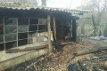 V rodinnom dome v Pastuchove vypukol požiar: Hasenie komplikuje ostrá munícia