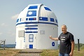 Profesor premaľoval observatórium: Robot R2-D2 sa trochu zväčšil