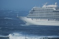 Porucha lode ohrozovala cestujúcich: Pri nórskom pobreží zachraňujú stovky ľudí