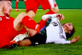 Srbský futbalista takmer rozdrvil nohu hviezde Nemecka: Takét zákroky lámu kosti, vraví tréner