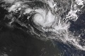 Stav núdze v Austrálii: Pred blížiacim sa cyklónom už evakuovali 2000 ľudí