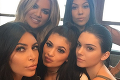 Rušno medzi Kardashiankami: Až tri z nich čakajú dieťa! Najmladšia prezradila pohlavie