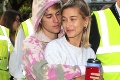 Justin Bieber a Hailey Baldwin: Manželskú krízu zaháňali na pláži