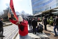 Tisíce ľudí demonštrovali v Albánsku: Násilné zrážky s políciou pred budovou parlamentu