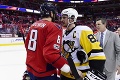 Komická situácia v NHL: Crosby prišiel k Ovečkinovi a hneď si všetci mysleli, že bude bitka