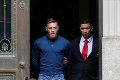 McGregor skončil opäť v putách: Zaútočil na fanúšika, ktorý sa s ním chcel len odfotiť