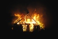 Zostali im oči pre plač: V Krížovej Vsi horel rodinný dom, požiar spôsobil veľké škody