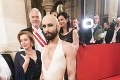 Tradičný viedenský Opernball plný osobností: Speváčka Conchita Wurst bez bujnej hrivy