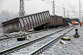 Vykoľajené vozne pri Krompachoch odstraňovali aj tanky: Železnice čaká ešte jedna náročná úloha