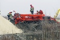 Vykoľajené vozne pri Krompachoch odstraňovali aj tanky: Železnice čaká ešte jedna náročná úloha