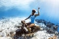 Potápačka sa vyfotila so sochami pod hladinou: Čarovný svet ukrytý v mori