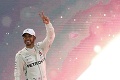 Lewis Hamilton motivoval fanúšikov: Pred novou sezónou sa venuje hre na hudobný nástroj