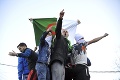 Drsné protesty proti alžírskemu prezidentovi: Polícia použila slzný plyn