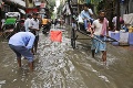 Počet obetí záplav v Indii prekročil 160: Stovky ľudí uviazli na strechách svojich príbytkov