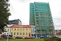Slávna škola v centre Bratislavy je pod vodou: Problémy pre susednú stavbu?