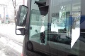 Vodiča trafilo roztrieštené sklo: Streľba v Bratislave z pištole, alebo neznámy predmet?