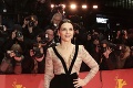 Odštartoval filmový festival Berlinale: Celebrity predviedli svoje róby na červenom koberci