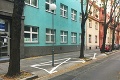 Parkovacie miesto v Bratislave je svetovou raritou: Natierači to nedomysleli, kto tu má zaparkovať?!