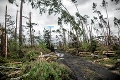 Poľsko odstraňuje dôsledky ničivých búrok: Najmenej 30 000 domácností je stále bez prúdu