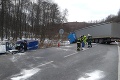 Vážna nehoda pri Svidníku: Zrážka dodávky s kamiónom si vyžiadala jednu obeť