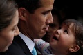 Guaidó s manželkou nechali doma maličkú dcérku: Po tej správe okamžite prerušil príhovor k ľudu!