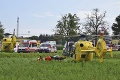 Nešťastie v Rakúsku: Vykoľajil sa vlak s desiatkami pasažierov, hlásia niekoľko zranených