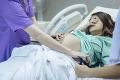 V USA obvinili gang, ktorý zarábal na pôrodoch: Číňanky za tisíce dolárov rodili v Kalifornii