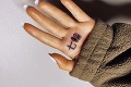 Ariana Grande je pre tetovanie na posmech: Nápis v japončine znamená niečo úplne iné, než chcela