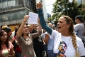 Venezuelčania protestujú proti Madurovi: Provokatívne zábery prezidenta ako odpoveď demonštrantom