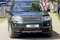 Kráľovský pár kašle na bezpečnosť: Land Rover im spravil špeciálnu úpravu auta