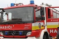 Pri Záhorskej Bystrici došlo k dopravnej nehode: Na mieste zasahujú hasiči