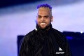 Polícia zatkla Chrisa Browna pre obvinenie zo znásilnenia: Spevák je už na slobode
