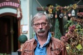 Kontroverzný slovenský herec pristihnutý v obchodnom dome: Naozaj sa takto oblieka šesťdesiatnik?!