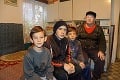 Starký Jozef s tromi vnúčikmi, ktorým požiar zničil domček: Konečne máme vlastné izbičky