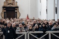 Gdansk sa lúči s dlhoročným starostom: Tisícky ľudí zaplnili kostol i námestia!