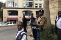 Hotelový komplex v Keni obsadili teroristi: Z miesta bolo počuť výbuchy a streľbu