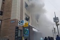 Budovu zachvátil požiar, ľudia v panike vyskakovali z okien: Jedna žena odmietla, neskôr vysvitlo prečo