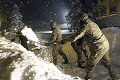 Preslávili sa na nebezpečných vojnových misiách, teraz zachraňujú Oravu: Do boja so snehom nasadili výsadkárov