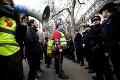 Britské žlté vesty žiadajú predčasné voľby: Prestaňte s úspornými opatreniami znelo v Londýne