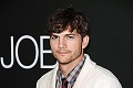 Herec Ashton Kutcher zrazil mladíka na skútri: Od hollywoodskej hviezdy chcel kuriózne bolestné