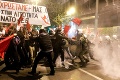 Atény hostili nemeckú kancelárku: Kým mocní rokovali, ulice ovládli protesty a nepokoje