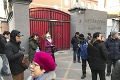 Na základnej škole v Pekingu útočil údržbár, 20 žiakov zranil kladivom